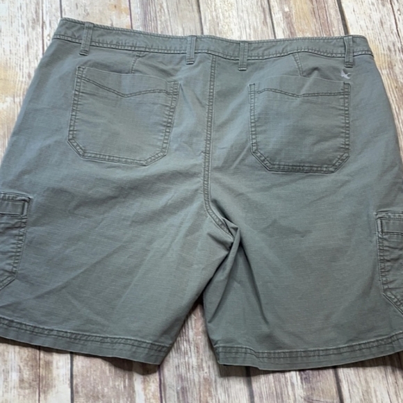 Eddie Bauer plus size Cargo Shorts - Picture 2 of 4